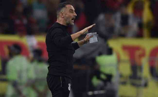 Vtor Pereira ressalta jogo competitivo do Corinthians e rebate sobre escalao 
