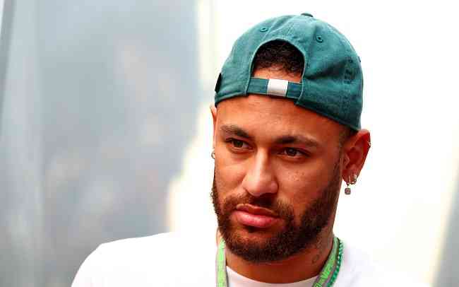 Neymar se manifestou após notícias de suposta traição à namorada