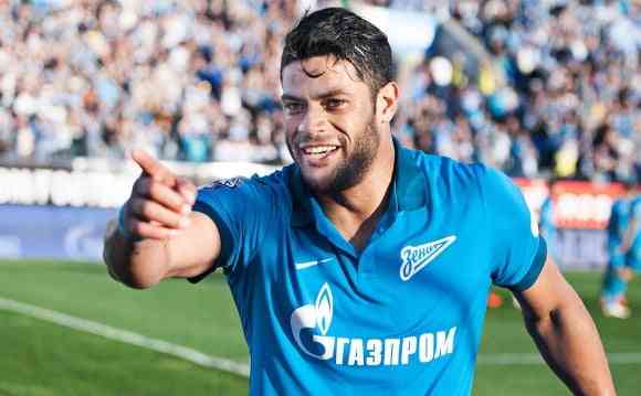 Hulk marca, Zenit vence e assume a liderança do Campeonato Russo