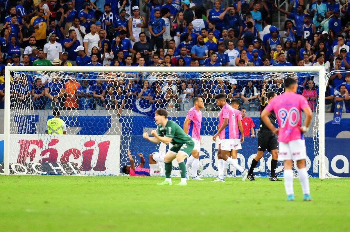 Fotos do jogo entre Cruzeiro e Guarani