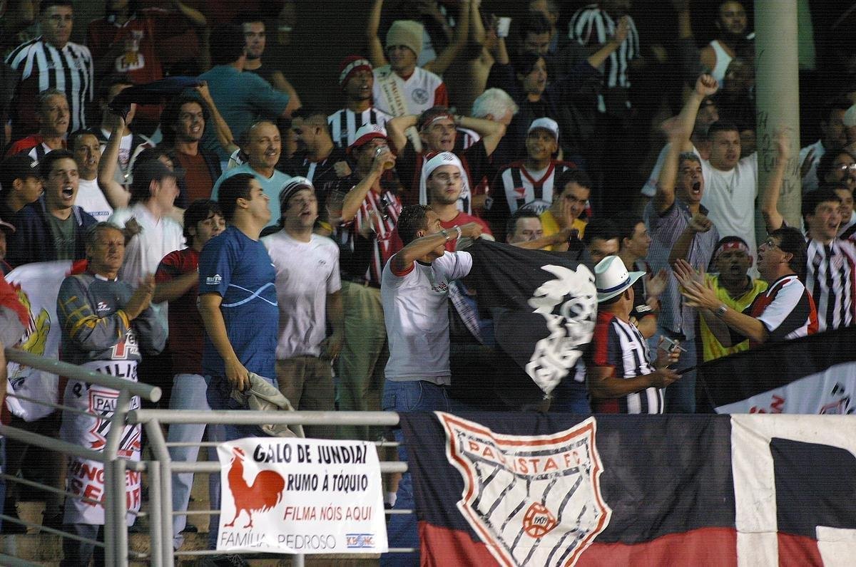 O Paulista repetiu os feitos de Cricima e Santo Andr e venceu a Copa do Brasil de 2005 enquanto pertencia  segunda diviso do Campeonato Brasileiro. A equipe de Jundia passou por Juventude (primeira fase), Botafogo (segunda fase), Internacional (oitavas) e Figueirense (quartas). Na semifinal, ganhou do Cruzeiro por 3 a 1 na ida, em casa. Na volta, no Mineiro, a Raposa chegou a abrir 3 a 0, porm o clube do interior de So Paulo reagiu no segundo tempo e fez 3 a 2. Na deciso, o Paulista conquistou o trofu com triunfo por 2 a 0 em cima do Fluminense, dentro de seus domnios, e empate por 0 a 0, no Maracan.