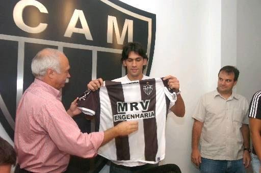 Ricardo Martinez - O paraguaio Ricardo Martinez, atuou no Galo no ano de 2008. Em 6 jogos com a camisa alvinegra, o zagueiro no marcou nenhum gol. Foi repassado ao Gama, j que foi emprestado pelo Libertad ao Atltico durante toda a temporada de 2008.