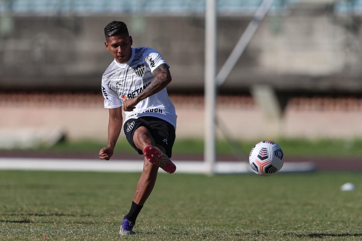 Atlético teve atividade no Estádio Olímpico Brígido Iriarte, em Caracas, antes da estreia na Libertadores