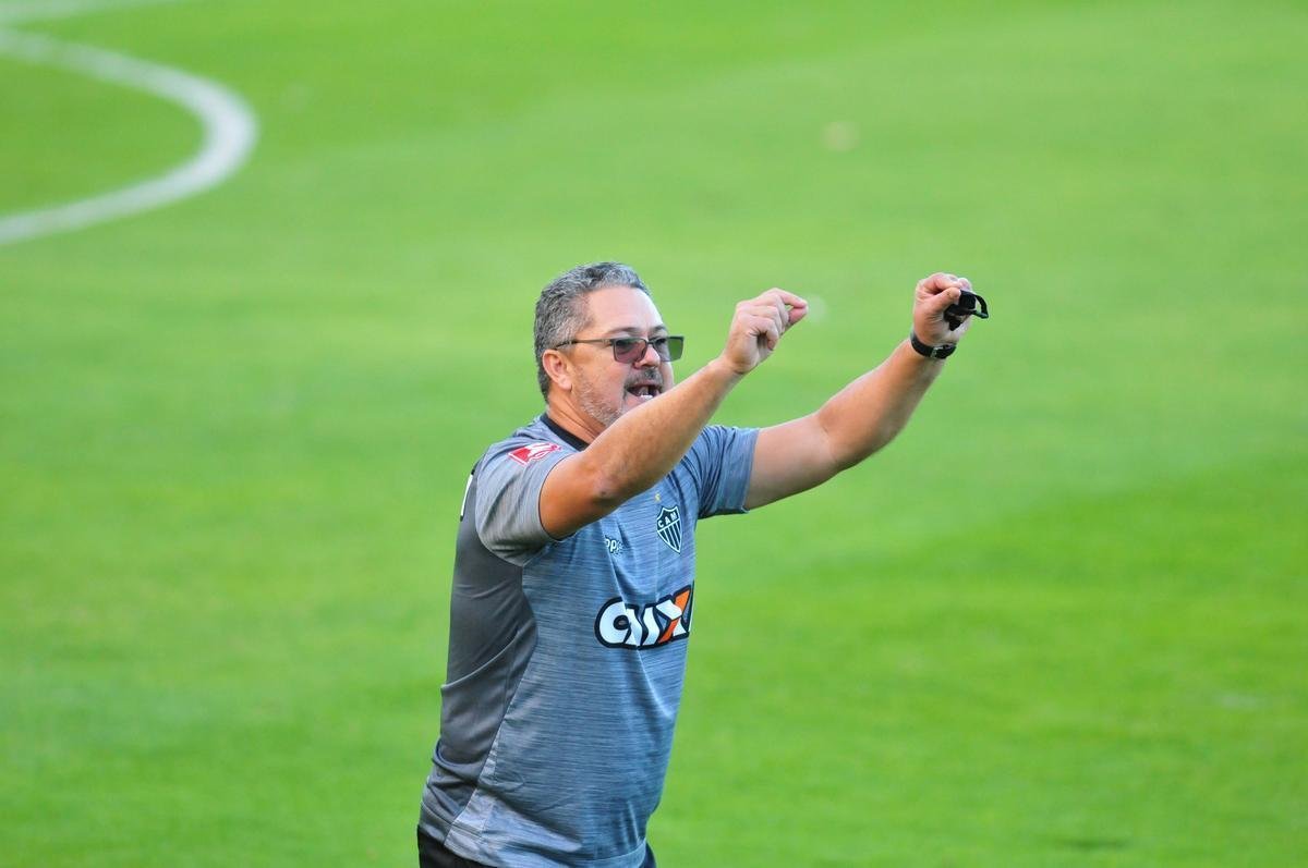 Novo tcnico do Atltico, Rogrio Micale comandou primeiro treino, nesta segunda-feira, na Cidade do Galo