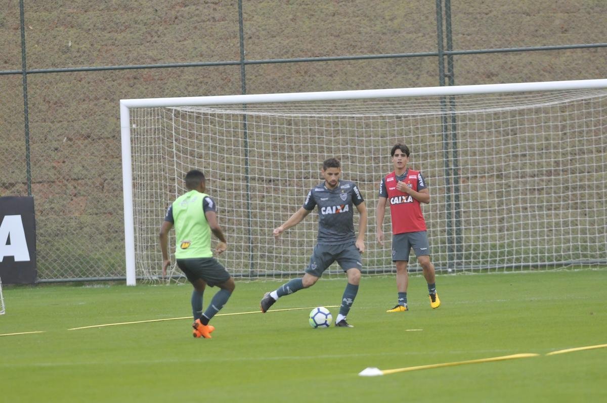 Yimmi Char, David Terans e Denlson participaram do treino em campo pela primeira vez