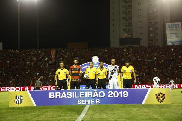 Foi sofrido, foi suado, mas o Sport voltou  Srie A. Depois de sair perdendo a partida diante da Ponte Preta, o Leo virou o jogo com dois gols de Guilherme, artilheiro da Segunda Diviso, com 17 gols e sacramentou o acesso na ltima partida em seu reduto no ano