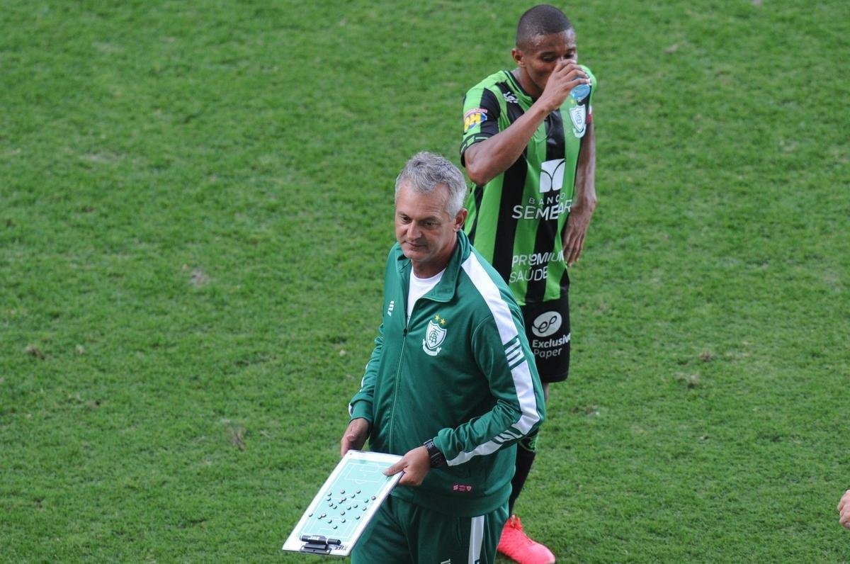 Amrica saiu na frente com gol contra marcado pelo zagueiro Luciano Castn, do CSA: 1 a 0