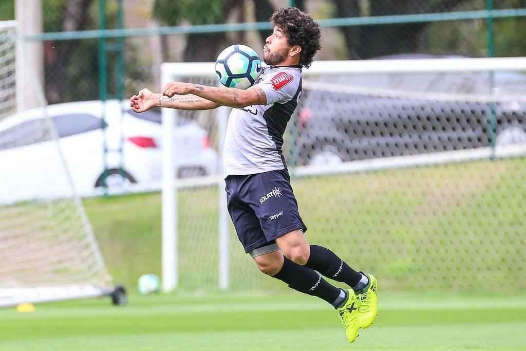 Fotos do treino de bola na cesta na Cidade do Galo