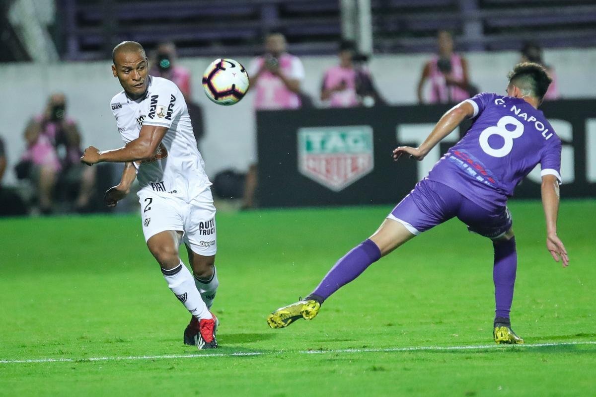 Imagens da partida entre Defensor e Atltico, em Montevidu, pela Libertadores
