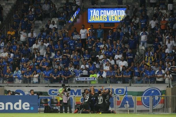 Equipes se enfrentaram pela sexta rodada do Grupo B da Copa Libertadores