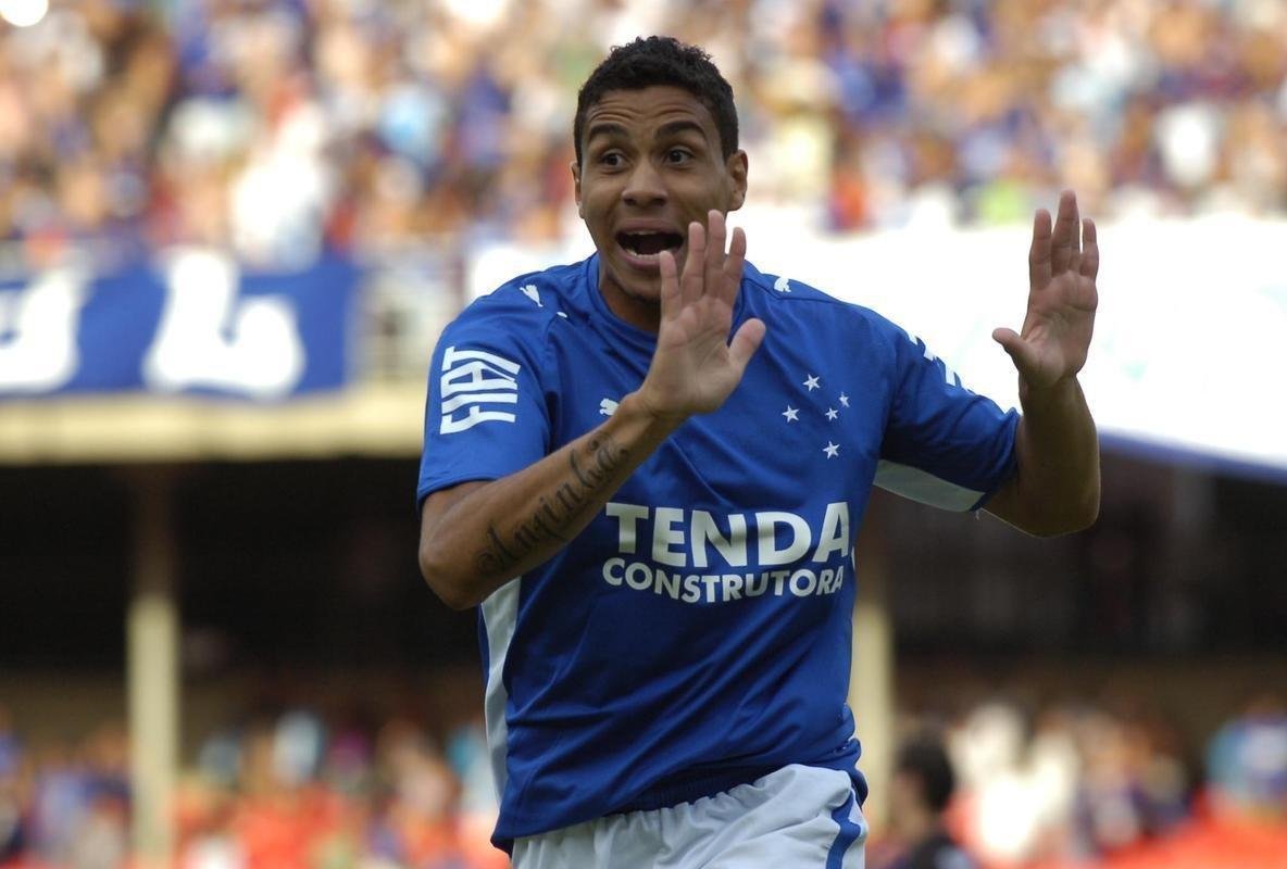 Atacante Wanderley (Cruzeiro: 2008 / Flamengo: 2011): 20 jogos por Cruzeiro (3 gols) e 25 jogos por Flamengo (7 gols)
