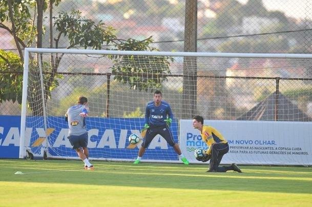 Cruzeiro teve volta de argentino, e Mano Menezes esboou equipe titular para pegar o Sport