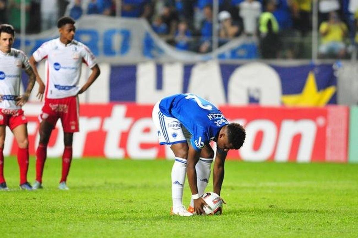 O Cruzeiro goleou o Nutico por 4 a 0 no Independncia, em Belo Horizonte, na 26 rodada da Srie B