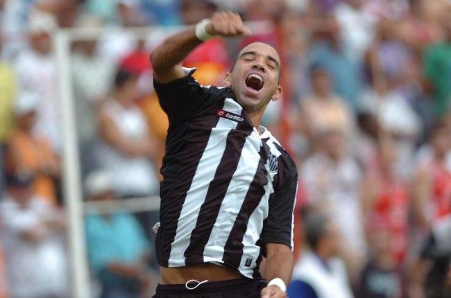 Diego Tardelli (foto ilustrativa) - Tardelli estreou pelo Atl�tico no cl�ssico contra o Cruzeiro, pelo Torneio de Ver�o, no Uruguai. O Galo perdeu por 4 a 2, mas o artilheiro balan�ou as redes duas vezes.