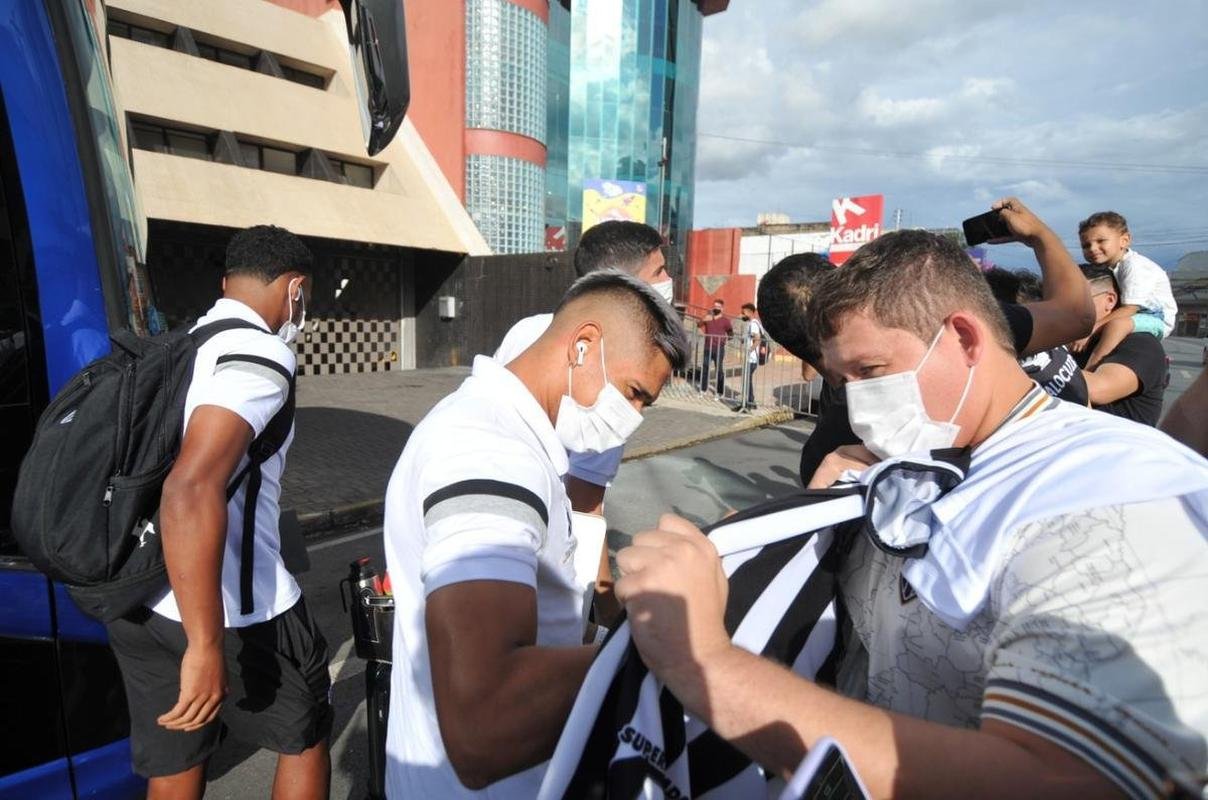 Delegao alvinegra chegou a Cuiab para final da Supercopa do Brasil entre Atltico e Flamengo