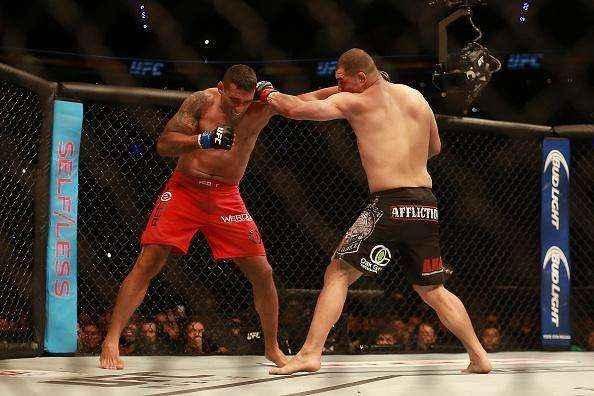 Fotos da vitória arrasadora de Fabrício Werdum sobre Cain Velasquez