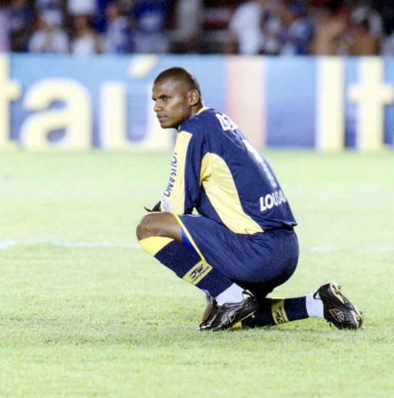 Jfferson foi revelado no Cruzeiro e acabou lanado por Felipo como titular em 2000, j que Andr Doring tinha se lesionado no joelho. Ficou no clube at 2002 e fez 70 partidas. O goleiro marcou poca posteriormente no Botafogo.