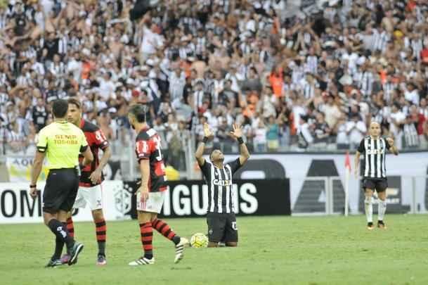 Fotos do jogo entre Atltico e Flamengo no Mineiro