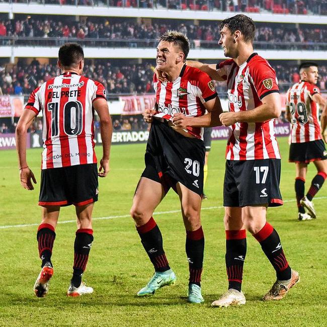 20. Estudiantes (Argentina) - 500 mil