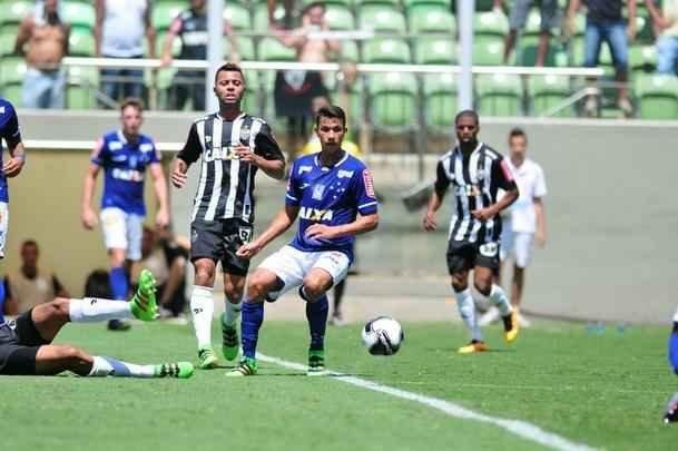 Imagens de lances do clssico mineiro realizado neste domingo, no Horto
