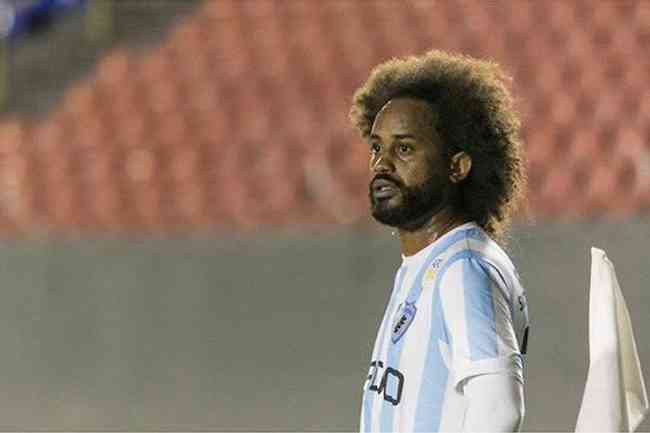 Celsinho, do Londrina, foi alvo de injria racial em jogo contra o Brusque na Srie B