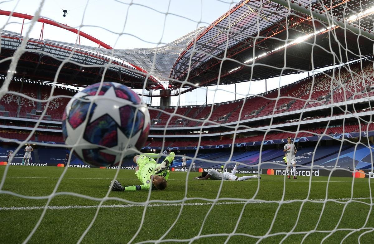 Bayern de Munique goleia Barcelona por 8 a 2 e vai  semifinal da Liga dos Campees 