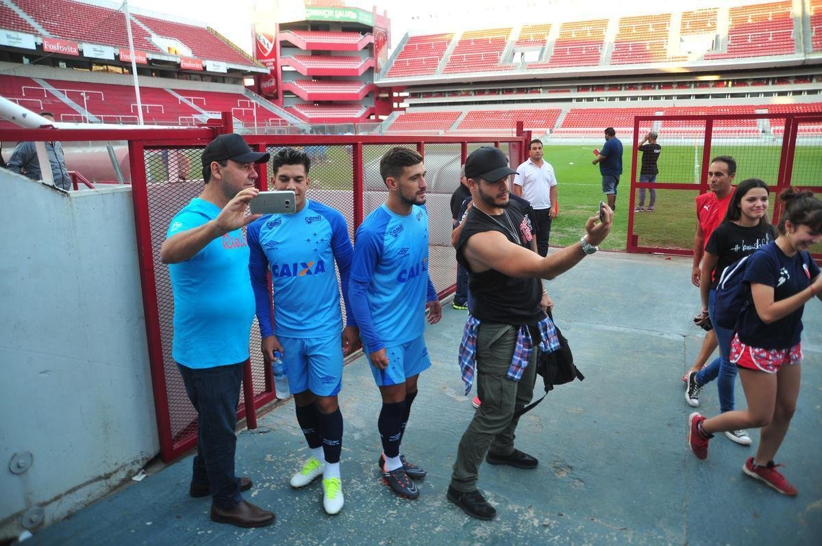 Fotos do treino do Cruzeiro no estdio Libertadores de Amrica, casa do Independiente, em Avellaneda. Time celeste fechou preparao para o jogo contra o Racing, s 21h30 desta tera-feira, no El Cilindro, pela primeira rodada do Grupo 5 da Copa Libertadores (Ramon Lisboa/EM D.A Press)