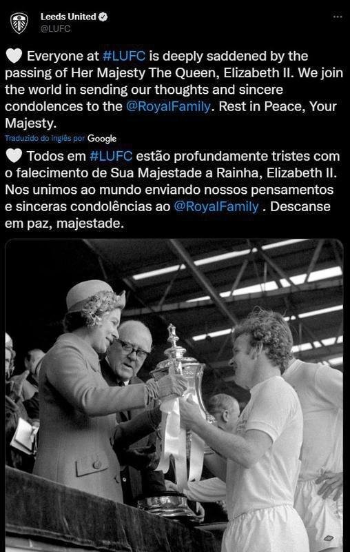 Postagem do Leeds - Todos em #LUFC esto profundamente tristes com o falecimento de Sua Majestade a Rainha, Elizabeth II. Nos unimos ao mundo enviando nossos pensamentos e sinceras condolncias ao @RoyalFamily. Descanse em paz, majestade.