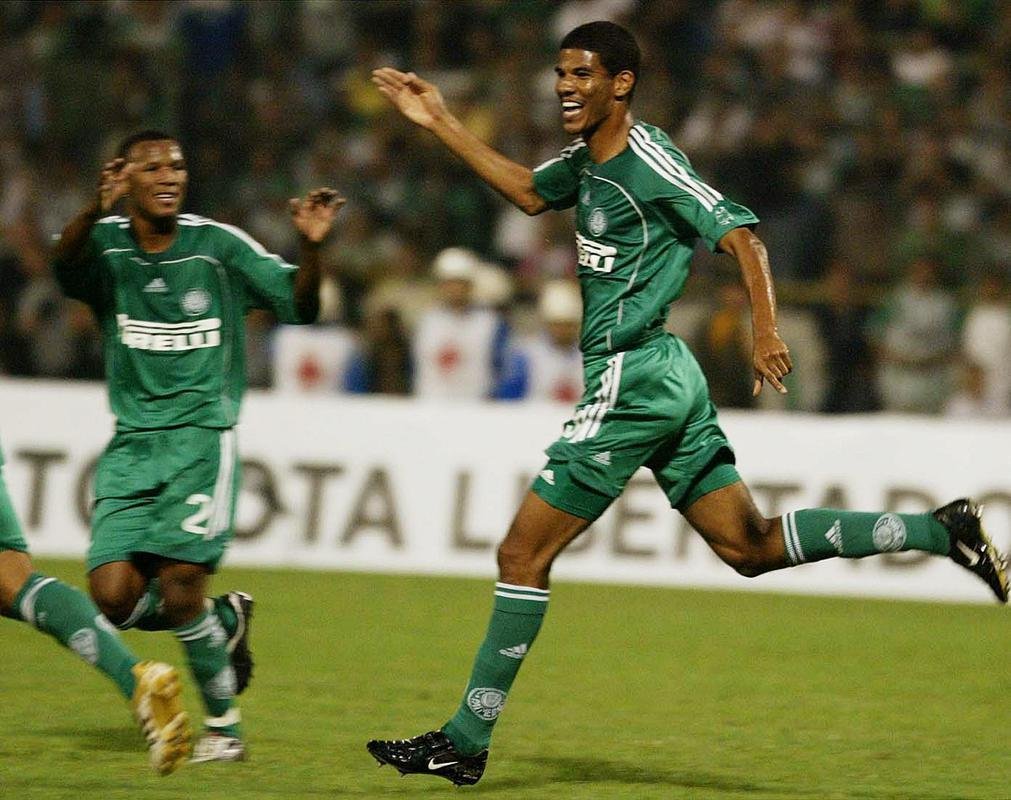 Leonardo Silva - Jogou no Palmeiras entre 2005 e 2007. Foi para o Atltico em 2011 e ficou at 2019.