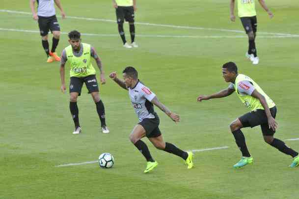 Com Fred em campo, jogadores do Atltico se reapresentaram na tarde desta segunda-feira