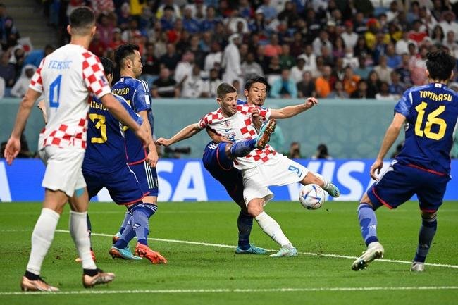 Lances da partida entre Japo e Crocia, pelas oitavas de final da Copa do Mundo.