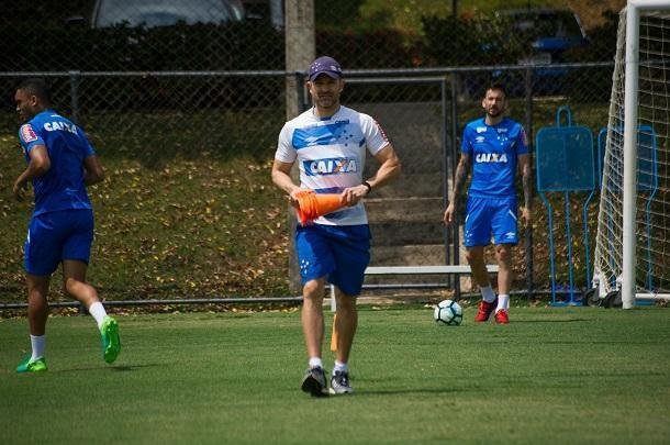 Jogadores da Raposa se reapresentaram na manh desta segunda-feira e comearam a preparao para enfrentar o Coritiba, nesta quarta-feira, no Couto Pereira, pelo Brasileiro