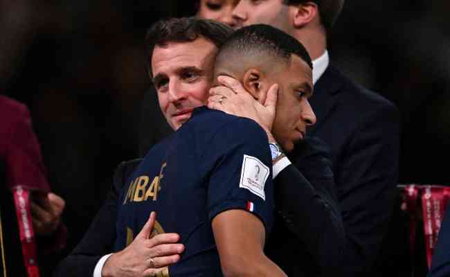 Macron tentou consolar Mbapp aps derrota na Copa