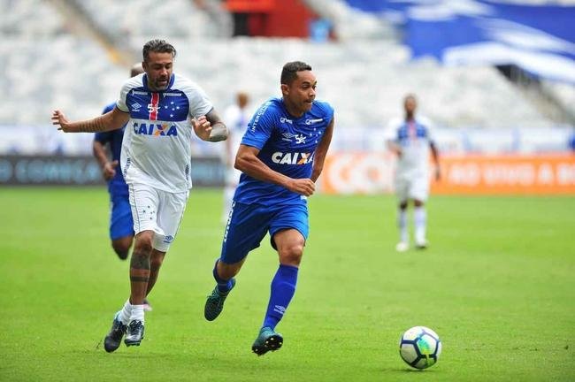 Cruzeiro: time campeo da Trplice Coroa de 2003 venceu equipe de masters por 2 a 1, neste domingo, em jogo festivo realizado no Mineiro