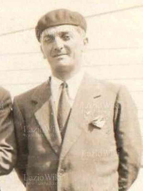Matturio Fabbi foi o primeiro tcnico do Cruzeiro, em 1928. Antes, eram os prprios jogadores que definiam as estratgias para vencer os adversrios. Ele teve quatro passagens pelo clube e foi o comandante em 181 jogos.