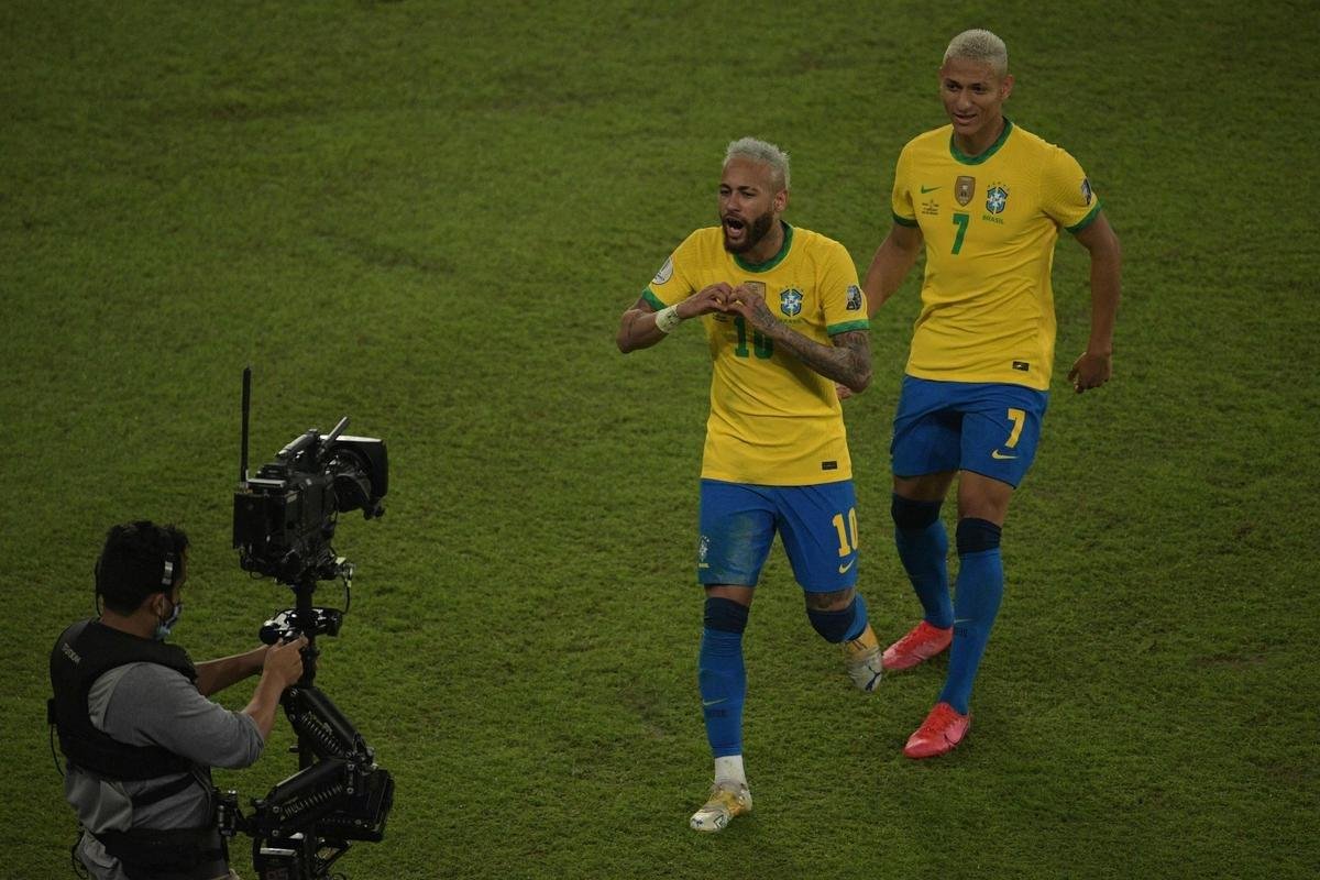 Brasil e Peru se enfrentaram pela segunda rodada do Grupo B da Copa Amrica