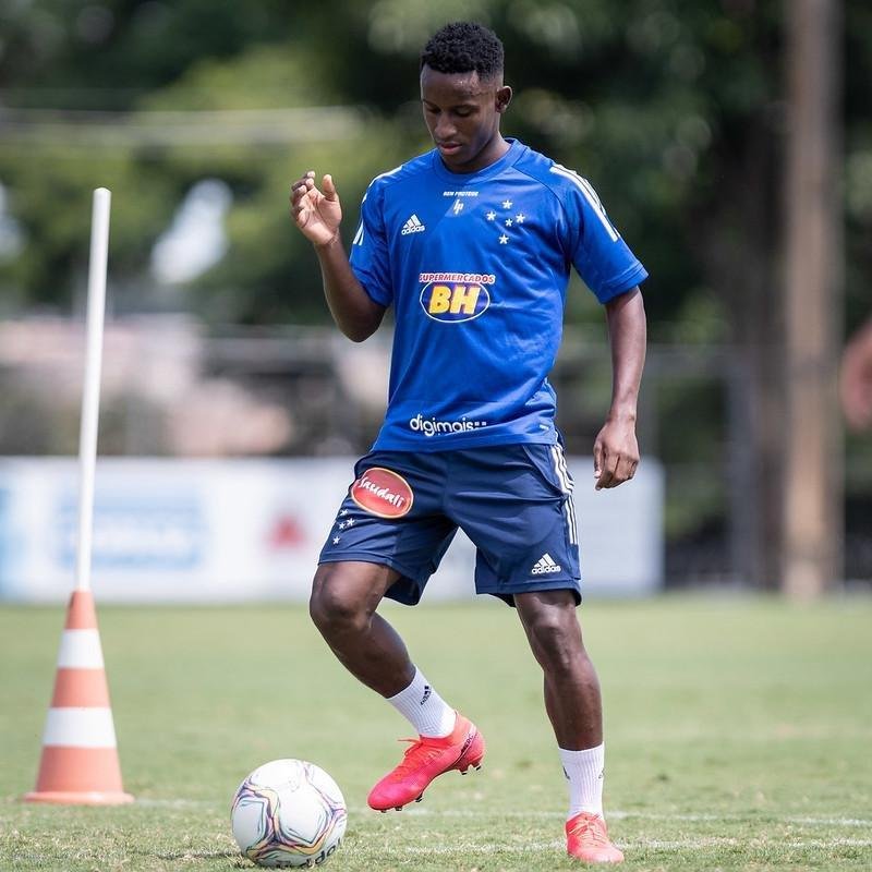 Ivn Angulo - Valor de mercado em 27/11/2019: 1 milho de euros. Valor de mercado em 08/04/2020: 900 mil euros.