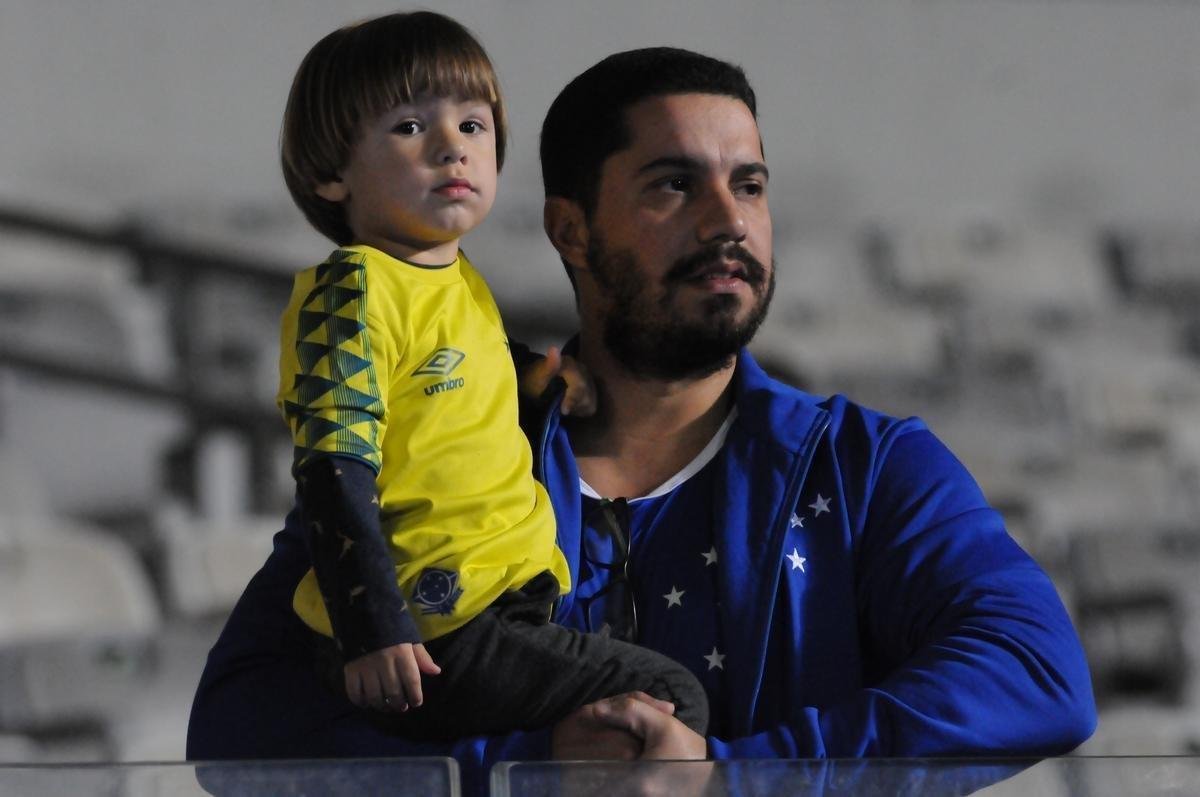 Fotos da torcida cruzeirense, no Mineiro, na partida contra o Inter, pela semifinal da Copa do Brasil