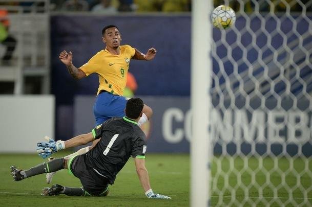 Imagens de Brasil x Bolívia em Natal