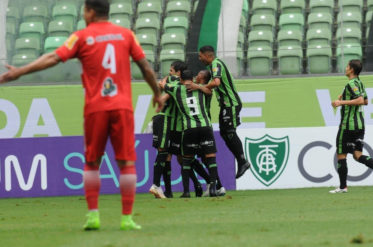 Fotos da vitria do Amrica sobre o Tombense, por 2 a 1, no Independncia, pela stima rodada do Campeonato Mineiro. Triunfo coloca Coelho na liderana do Estadual