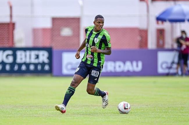 Jogo foi disputado com muito calor, em Nova Lima, na manh deste sbado 