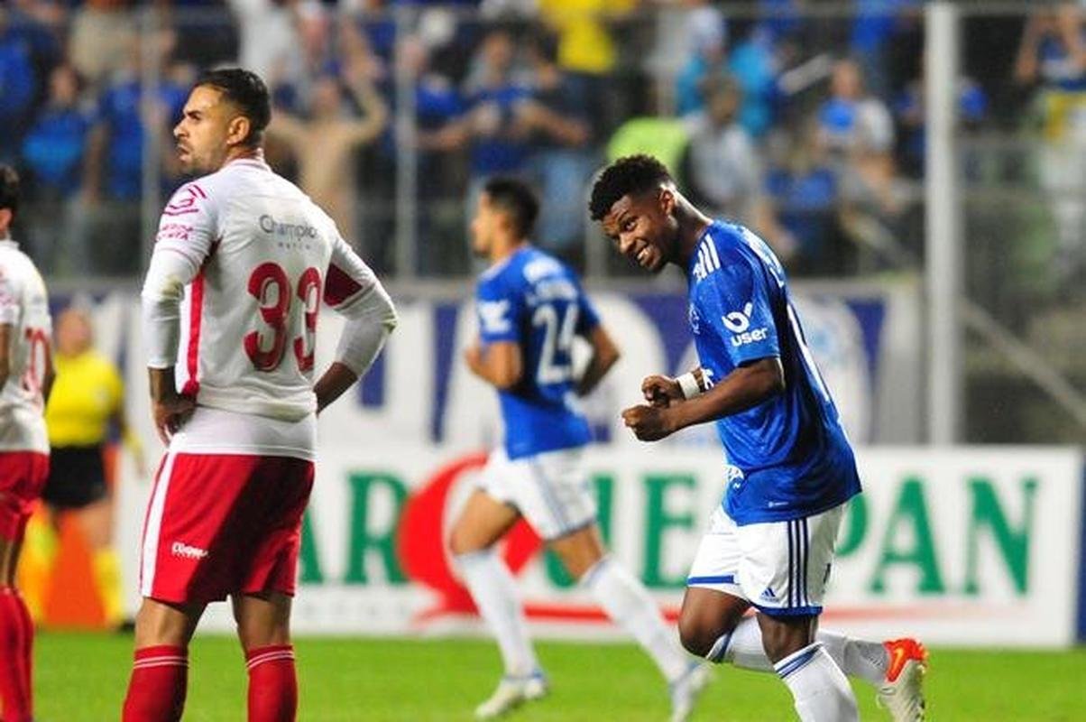 O Cruzeiro goleou o Nutico por 4 a 0 no Independncia, em Belo Horizonte, na 26 rodada da Srie B
