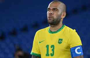 Daniel Alves (Pumas, 39 anos, lateral direito): 1 milho
