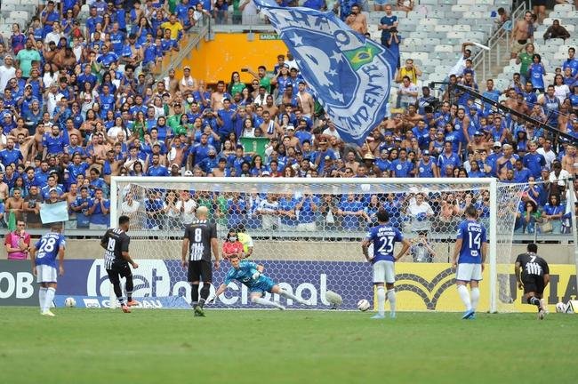 Rafhael Lucas empatou para o Athletic, tambm em cobrana de pnalti: 1 a 1