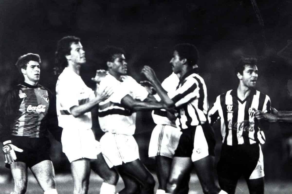 Em 1991, Galo e Tricolor se enfrentaram na semifinal do Campeonato Brasileiro. O jogo de ida, em Belo Horizonte, terminou 1 a 1. A volta, no Morumbi, teve outro empate, desta vez por 0 a 0. Com melhor campanha na fase anterior, o São Paulo seguiu na disputa.