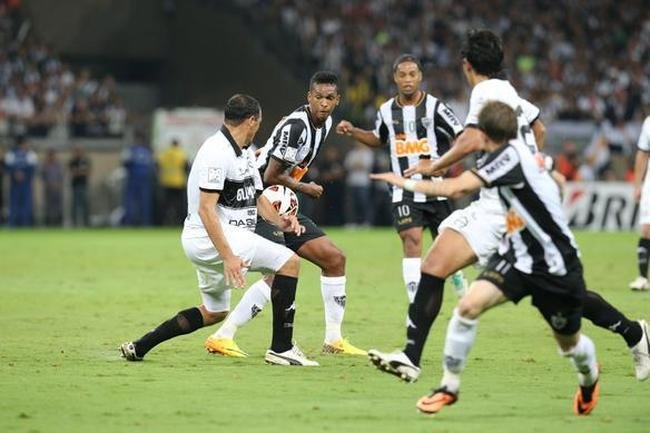 Imagens da deciso entre Atltico e Olimpia