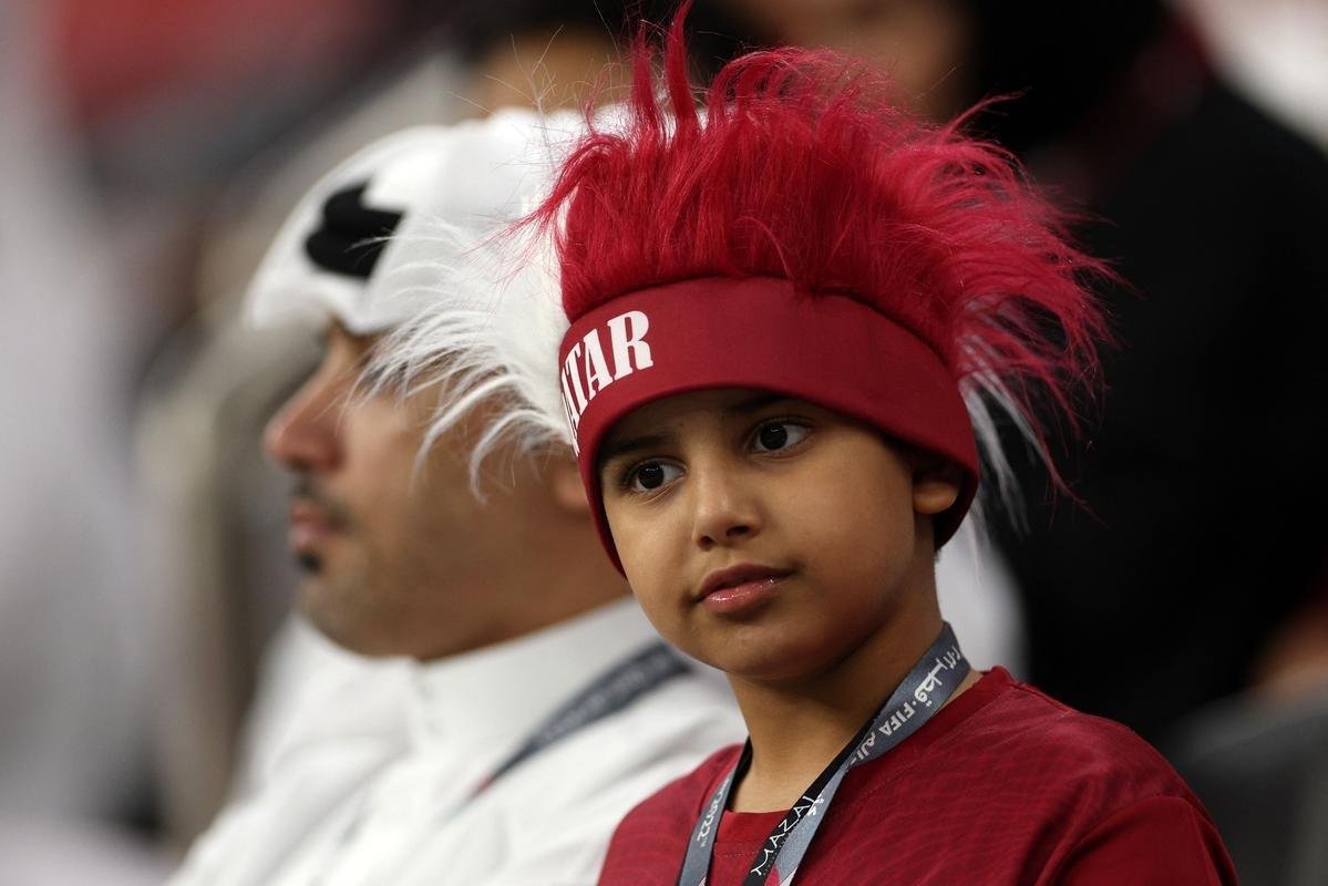 Torcedores de Holanda e Catar no Estdio Al-Bayt, em Al Khor, pelo Grupo A da Copa do Mundo