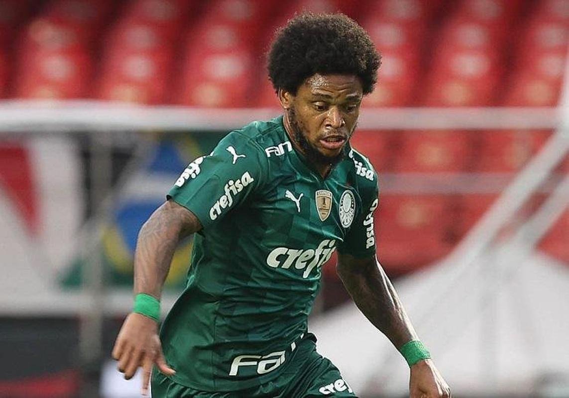 Luiz Adriano - atacante