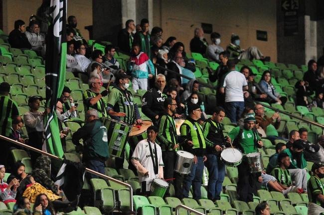 Fotos da torcida do Amrica na partida contra o Botafogo, no Independncia, pela stima rodada do Campeonato Brasileiro