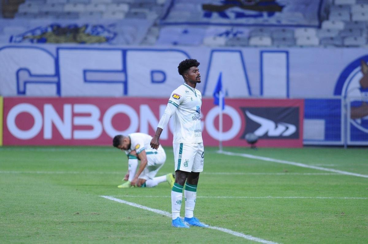 Fotos do duelo entre Cruzeiro e Amrica, pela Srie B, no Mineiro
